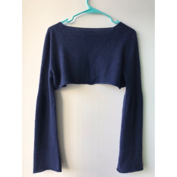 Warm cropped top! 💙 - Picture 2 of 5